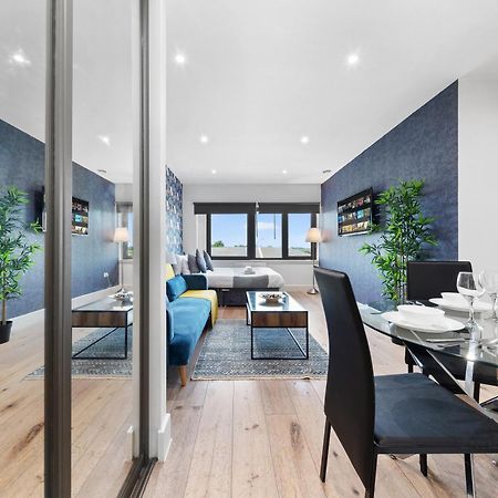 Modern One Bedroom Flat - Sleeps 5 -Near Heathrow - London Ub3 ภายนอก รูปภาพ