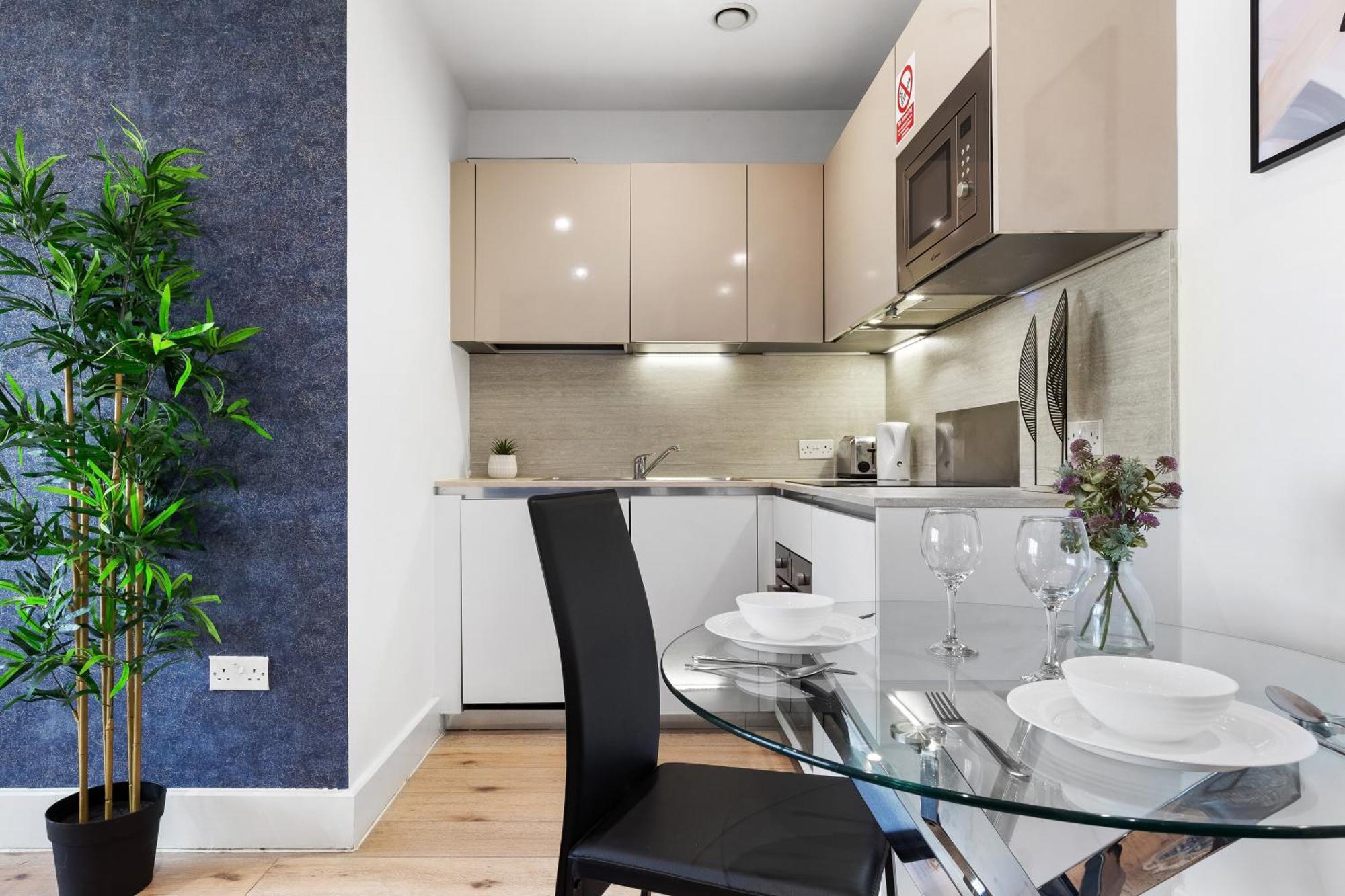 Modern One Bedroom Flat - Sleeps 5 -Near Heathrow - London Ub3 ภายนอก รูปภาพ
