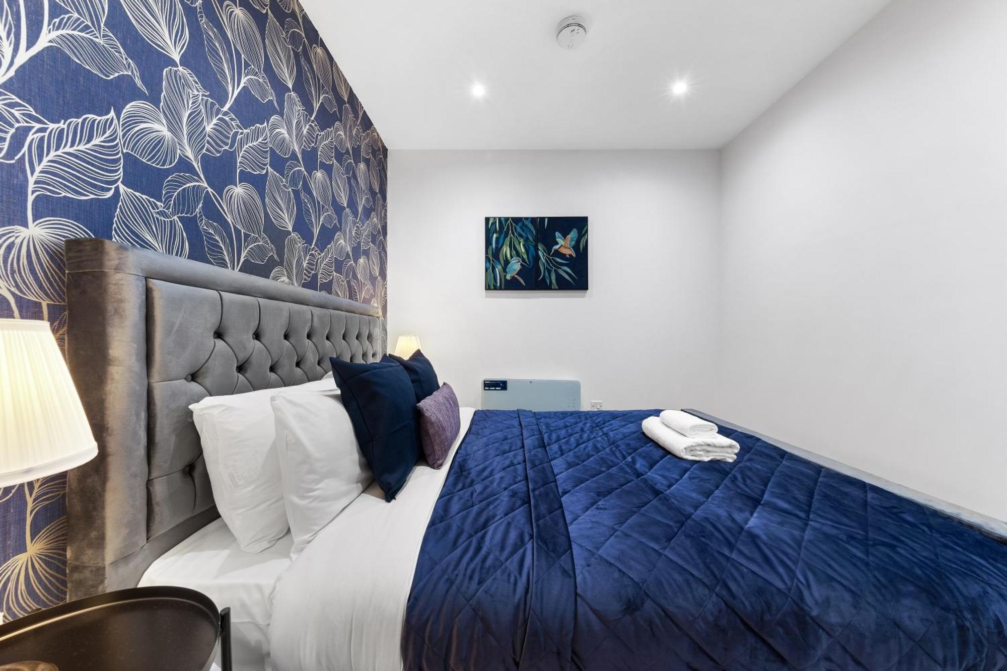 Modern One Bedroom Flat - Sleeps 5 -Near Heathrow - London Ub3 ภายนอก รูปภาพ
