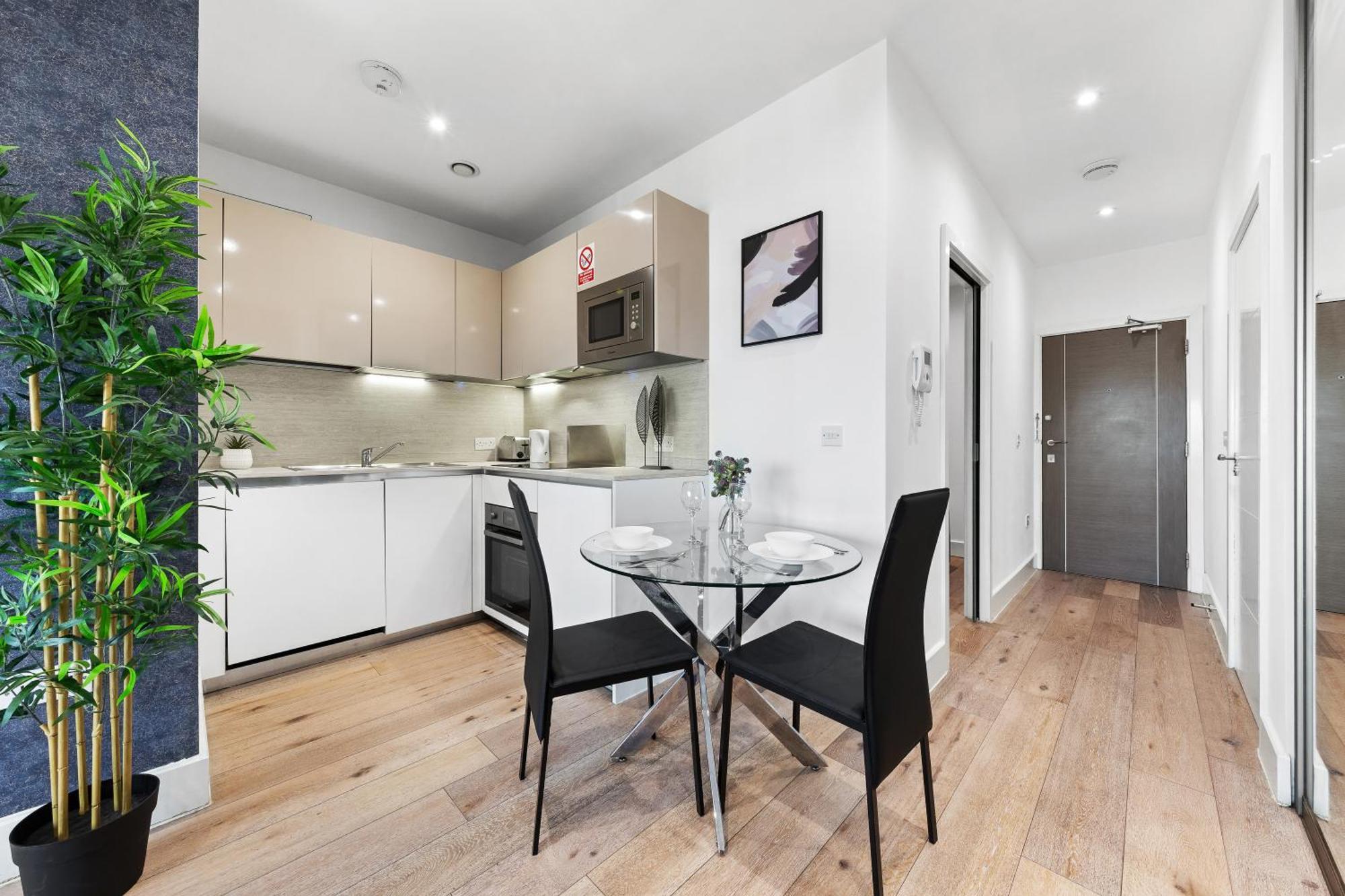 Modern One Bedroom Flat - Sleeps 5 -Near Heathrow - London Ub3 ภายนอก รูปภาพ