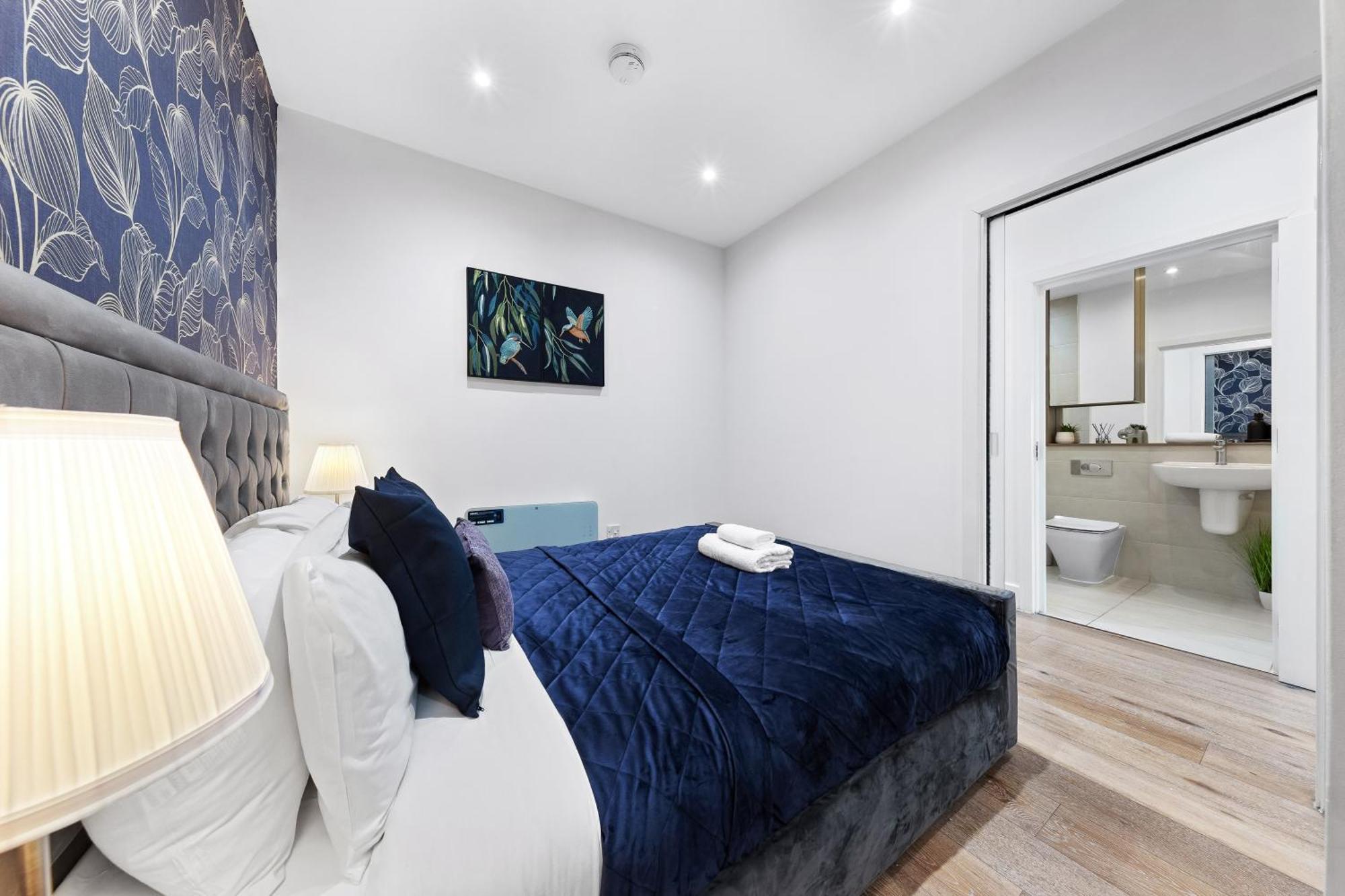 Modern One Bedroom Flat - Sleeps 5 -Near Heathrow - London Ub3 ภายนอก รูปภาพ