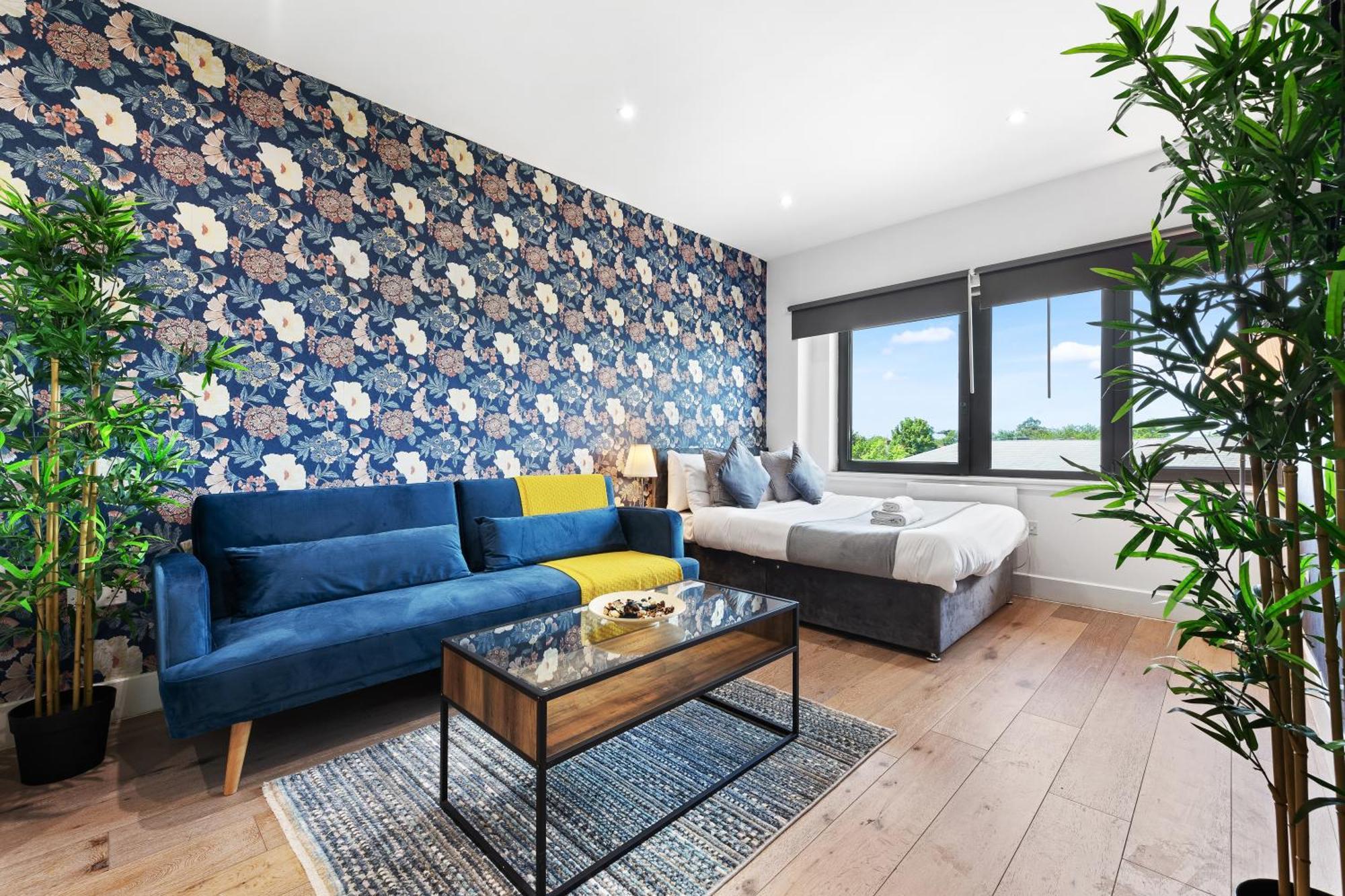 Modern One Bedroom Flat - Sleeps 5 -Near Heathrow - London Ub3 ภายนอก รูปภาพ