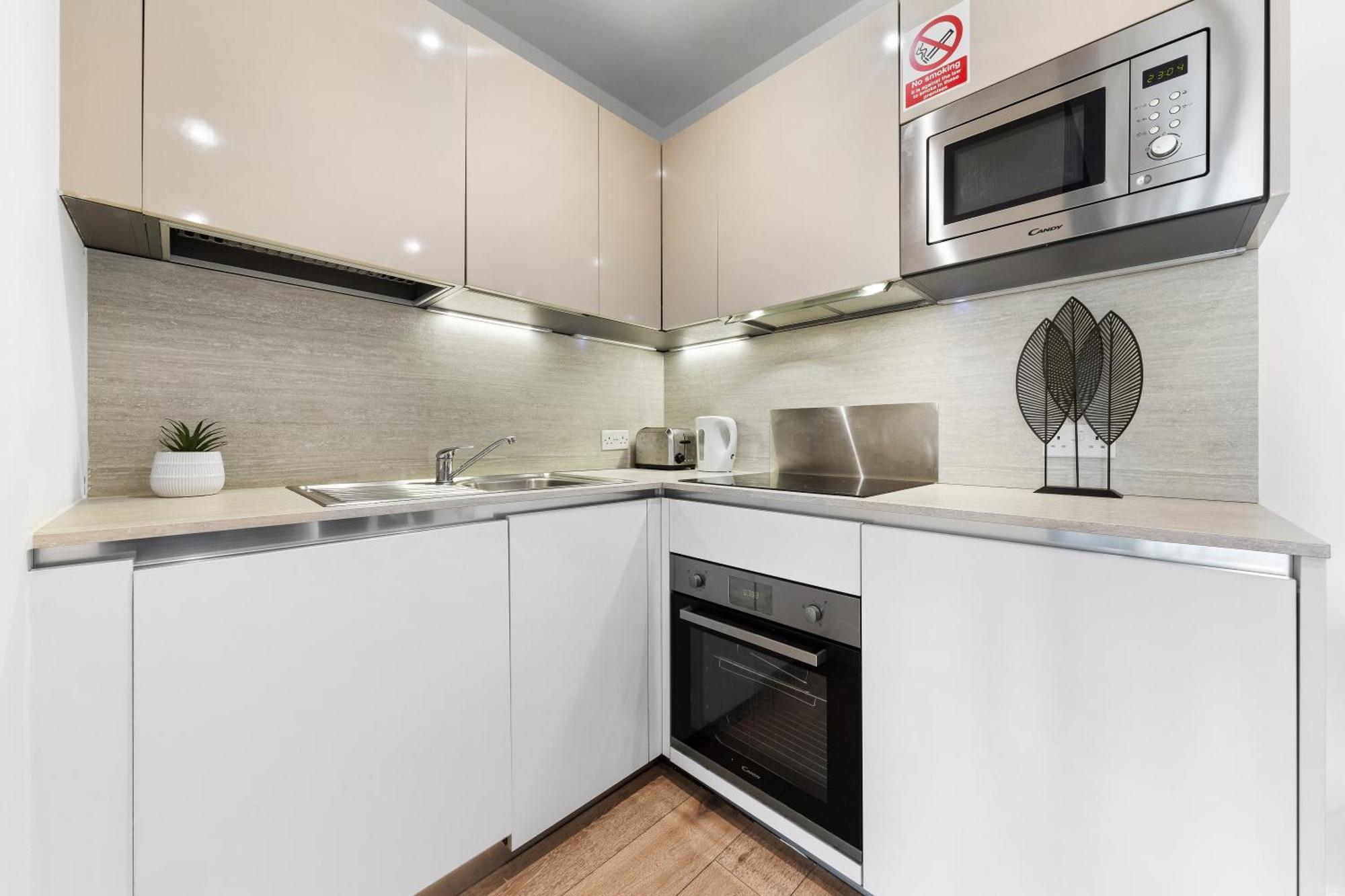 Modern One Bedroom Flat - Sleeps 5 -Near Heathrow - London Ub3 ภายนอก รูปภาพ